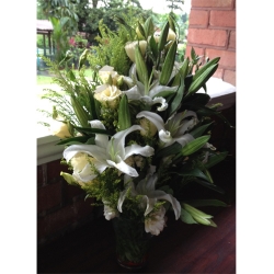 QF0871-lilies vase arrangement